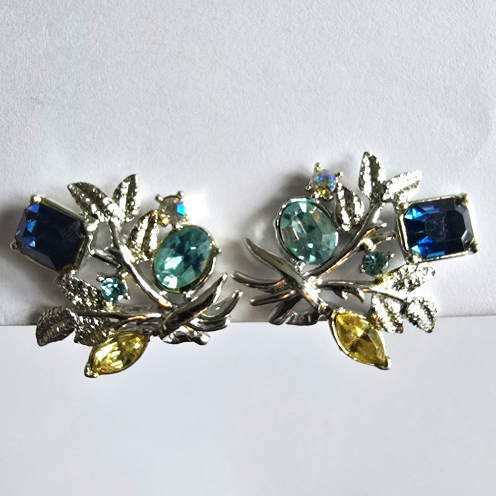 Vintage earrings floral silver tone rhinestones clip on clipon retro